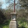 Chlum - Pfeiferův kříž | zchátralý Pfeiferův kříž u Chlumu - duben 2016