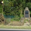 Boč - pomník obětem 1. světové války | zchátralý bývalý pomník obětem 1. světové války v Boči při silnici na Chomutov - červen 2017