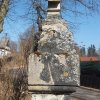 Hoštěc - pomník obětem 1. světové války | zvětrávání kamene pomníku - březen 2018