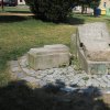 Teplá - pomník obětem 1. světové války | uspořádané fragmenty demolovaného pomníku obětem 1. světové války v parku u farního kostela v Teplé - červen 2017