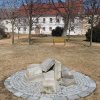 Teplá - pomník obětem 1. světové války | fragmenty demolovaného pomníku - březen 2018
