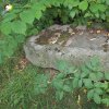 Služetín - pomník obětem 1. světové války | centrální kamenná stéla rozvaleného pomníku obětem 1. světové války ve Služetíně - červenec 2018