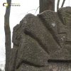 Květnová - pomník obětem 1. světové války | reliéf železného válečného kříže v horní části čelní strany pomníku - březen 2019