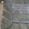 Květnová - pomník obětem 1. světové války | německý věnovací nápis na čelní straně pomníku obětem 1. světové války v Květnové - březen 2019