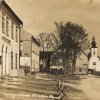 Jelení (Hirschenstand) | náměstí s farním kostelem na histrorické pohlednici od Ruperta Fuchse z roku 1927
