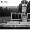Pernink - pomník obětem 1. světové války | sochařský pomník obětem 1. světové války v Perninku na historickém snímku z doby před rokem 1945
