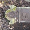 Německý Chloumek - kamenný kříž | středová část rozvaleného podstavce kamenného kříže u Německého Chloumku - březen 2017