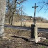 Javorná - železný kříž | zadní strana obnoveného litinového kříže při silnici do Rybničné - březen 2017