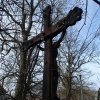 Javorná - železný kříž | poškozený vrcholový litinový kříž - březen 2014