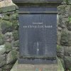 Nejdek - pomník obětem 1. světové války | podstavec s věnovacím nápisem - listopad 2017