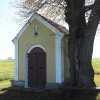 Nadlesí - kaple Panny Marie | vstupní průčelí kaple Panny Marie u Nadlesí - říjen 2017