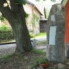 Oldříš - pomník obětem 1. světové války | pomník obětem 1. světové války před vstupním průčelím obecní kaple v Oldříši po částečné renovaci - červen 2017