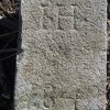 Dolní Valov - boží muka | vysekaný monogram IH a datace 1842 - březen 2017