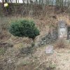 Korunní - pomník obětem 1. světové války | zdevastovaný pomník obětem 1. světové války při silnici z Korunní do Kamence - leden 2020