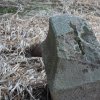 Hlineč - železný kříž | poškozená horní část podstavce po násilném odlomení vrcholového kříže - březen 2017