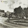 Močidlec - fara | farní budova na návsi v Močidlci na historické pohlednici vsi ze 40. let 20. století