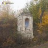 Pastviny - kaplička | zdevastovaná výklenková kaplička u zaniklé vsi Pastviny při bývalé cestě do Brodců - říjen 2020