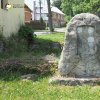 Ruprechtov - pomník obětem 1. světové války | zdevastovaný pomník obětem 1. světové války na návsi v Ruprechtově - červen 2017
