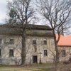 Javorná - kostel sv. Jana Nepomuckého | západní průčelí kostela sv. Jana Nepomuckého - duben 2013