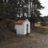 Polom - kaple sv. Josefa | obnovená kaple sv. Josefa od severozápadu při polní cestě ze vsi Polom do Skoků - březen 2017