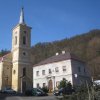 Radošov - kostel sv. Václava | zchátralý kostel sv. Václava od jihu - březen 2013