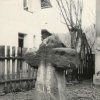 Radošov - smírčí kříž | kamenný smírčí kříž v Radošově před rokem 1982