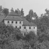 Brložec - zámek | zchátralá zámecká budova ve 2. polovině 20. století