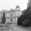 Dalovice - Nový zámek | hlavní východní průčelí Nového zámku v roce 1983
