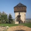 Bochov - hrad Hartenštejn | obnovená severní bateriová věž (Karlovarská) - duben 2013