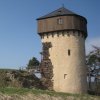 Bochov - hrad Hartenštejn | hradní areál se severní bateriovou věží - duben 2013