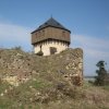 Bochov - hrad Hartenštejn | pozůstatky východní bateriové věže hradu - duben 2013