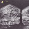 Žlutice - křížový kámen | zadní a přední strana křížového kamene na fotografii Stanislava Wiesera z roku 1984