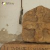 Žlutice - křížový kámen | torzo křížového kamene v kostele sv. Petra a Pavla ve Žluticích - září 2015