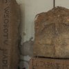 Žlutice - křížový kámen | zadní strana torza křížového kamene v kostele sv. Petra a Pavla ve Žluticích - březen 2016
