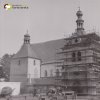 Žlutice - kostel sv. Petra a Pavla | severní průčelí kostela sv. Petra a Pavla během rekonstrukce v roce 1983, zdroj: archiv Muzea Karlovy Vary