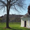 Borek - kaple sv. Martina | empírová obecní kaple sv. Martina na návsi v Borku od severu - duben 2016