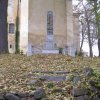 Luka - pomník obětem 1. světové války | pomník obětem 1. světové války u presbytáře kostela sv. Vavřince v Lukách - listopad 2009