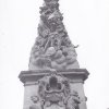 Žlutice - sloup se sousoším Nejsvětější Trojice | sloup se sousoším Nejsvětější Trojice v roce 1983; zdroj: archiv Muzea Karlovy