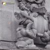 Žlutice - sloup se sousoším Nejsvětější Trojice | detail sochařské výzdoby trojičného sloupu v roce 1983; zdroj: archiv Muzea Karlovy