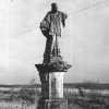 Štědrá - socha sv. Františka Xaverského | zdevastovaná socha sv. Františka Xaverského u Štědré v době před rokem 1970