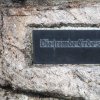 Lučiny - pomník obětem 1. světové války | nápisová deska s německým textem na podestě vrcholové stély pomníku - červen 2018