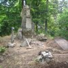 Lipoltov - pomník obětem 1. světové války | dohledávání částí rozbité nápisové desky pomníku v zaniklé vsi Lipoltov - červenec 2013