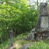 Lipoltov - pomník obětem 1. světové války | zchátralý pomník obětem 1. světové války v zaniklé vsi Lipoltov ve Vojenském újezdu Hradiště - květen 2017