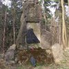 Lipoltov - pomník obětem 1. světové války | zchátralý pomník obětem 1. světové války v zaniklé vsi Lipoltov - březen 2007; foto Josef Macke