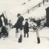 Kozlov (Koslau) | koňské spřežení pana Modly z čp. 18 odvážející hnůj na saních v zimě roku 1940