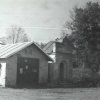 Komárov - kaple sv. Floriána | zchátralá kaple sv. Floriána u požární zbrojnice v roce 1970