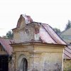 Komárov - kaple sv. Floriána | zchátralá kaple v Komárově - srpen 2002