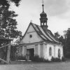 Těšetice - kaple Narození Páně | zchátralá kaple Narození Páně na návsi v Těšeticích od jihovýchodu - červenec 1961