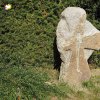 Krásný Jez - smírčí kříž | znovuvztyčený kamený smírčí kříž v osadě Krásný Jez - září 2016