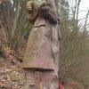 Březová - pomník obětem 1. světové války | poškozené torzo sochy vojáka - prosinec 2018
